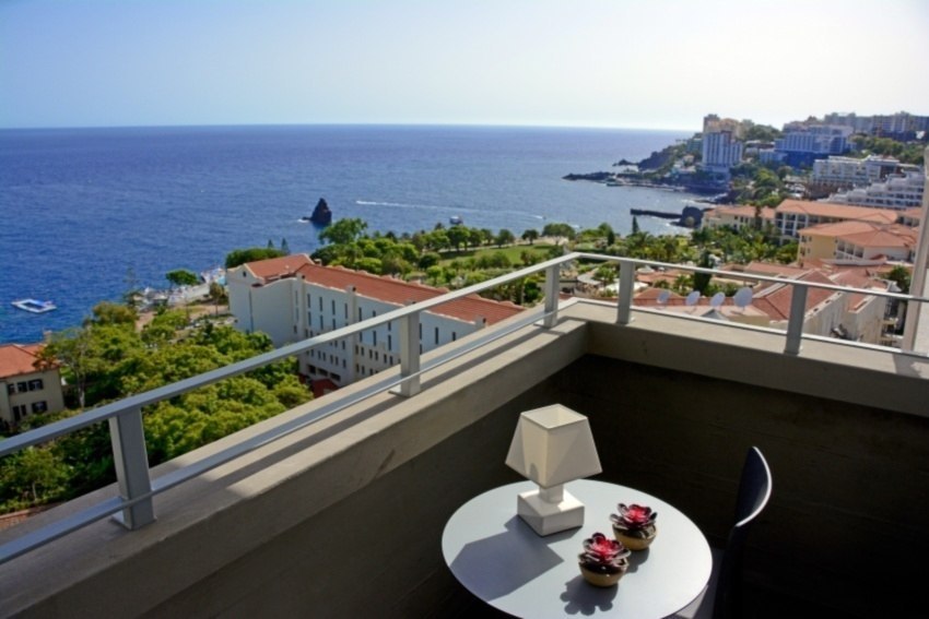 Tiles Madeira Hotel faces the sea