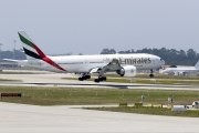 Emirates aterra no Porto