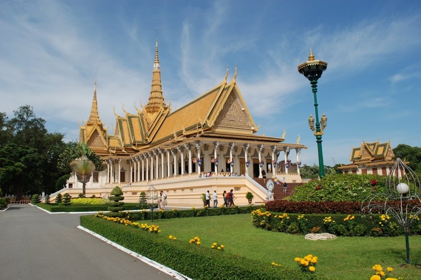 Camboja quer acolher mais de sete milhões de visitantes no próximo ano