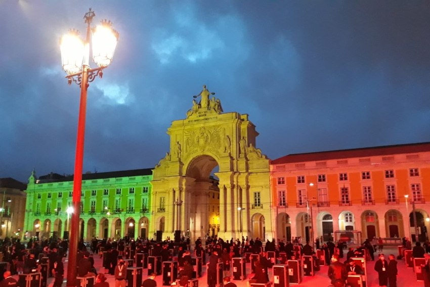 Protesto junta centenas de profissionais de eventos