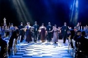Behind the Spotlight: choque, caos e euforia