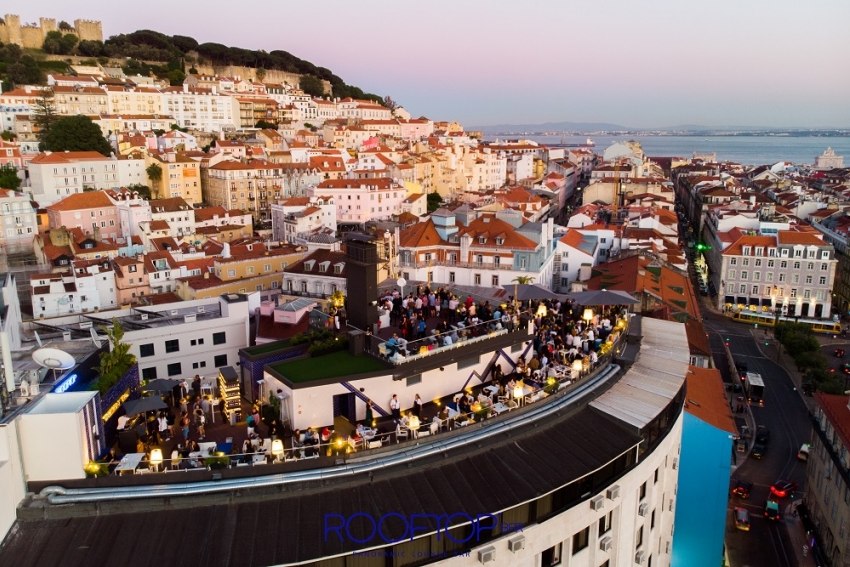 Rooftop Bar do Hotel Mundial celebra dez anos de atividade