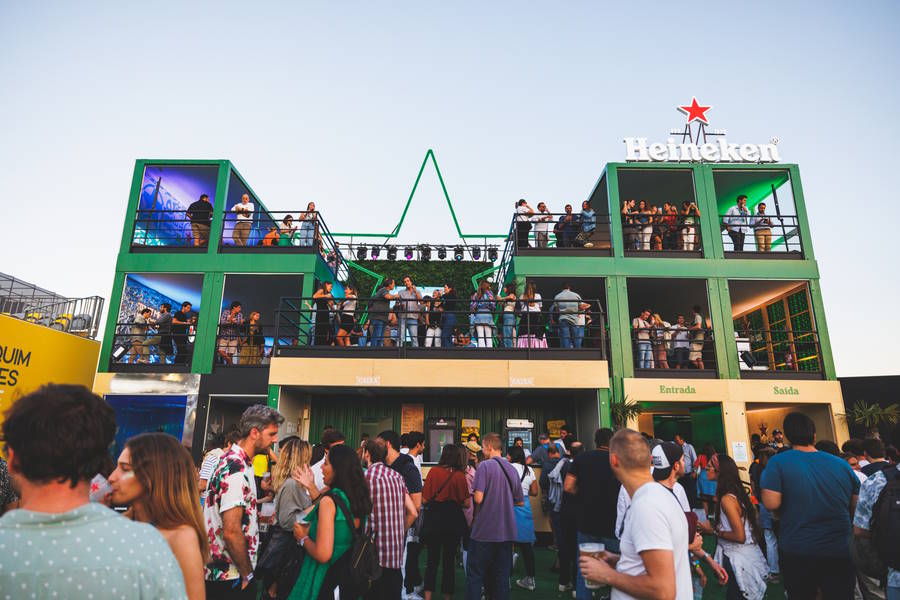 A marca reforça a presença em eventos de música com o conceito Heineken Silver Sessions