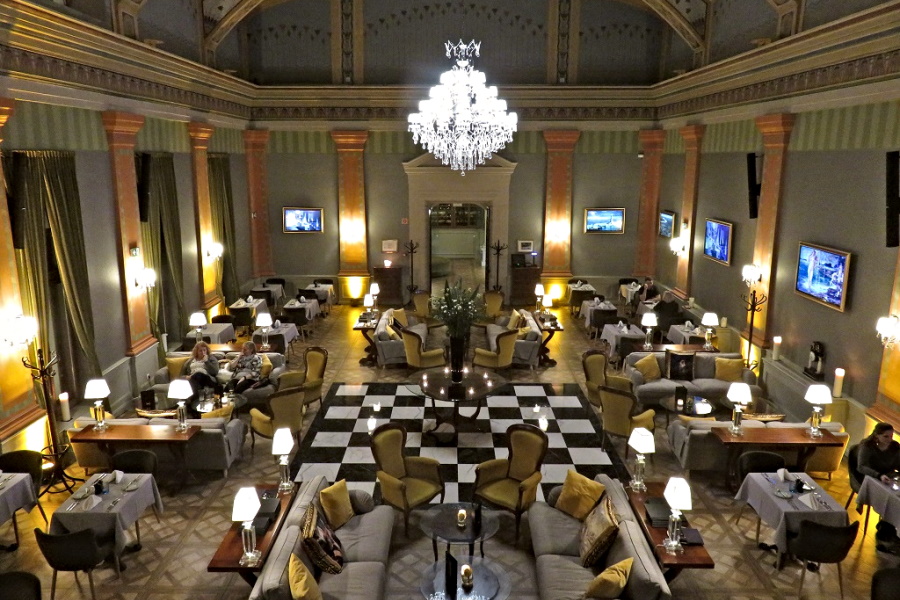 The Grand Hall Restaurant & Lounge, Mystery Hotel