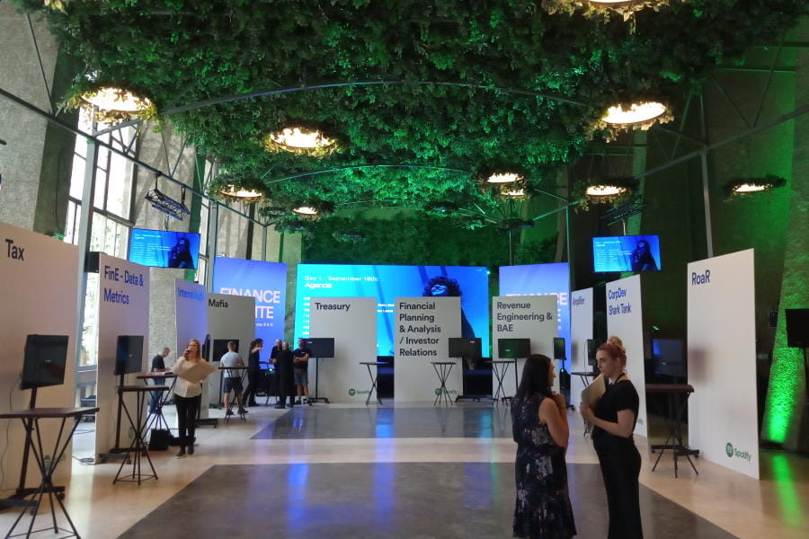 A Duplix produziu e montou a comunicação visual e cenografia do evento internacional da Spotify