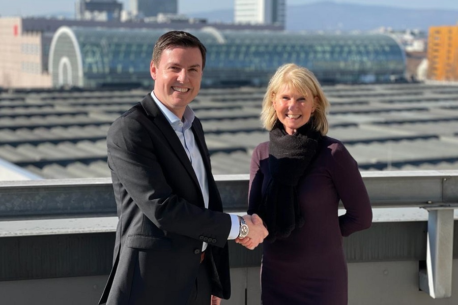 Mark Mulligan (diretor de Operações do grupo IMEX) e Eva Klinger (diretora de Sales & Marketing Guest Events da Messe Frankfurt) | ©IMEX Frankfurt