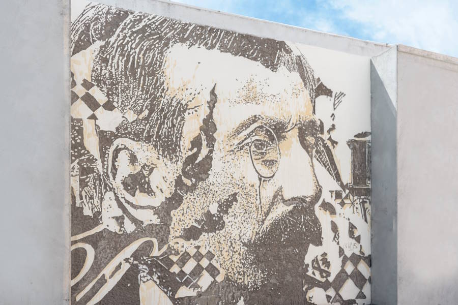 ‘Scratching the Surface – Eça’, da autoria de Vhils | ©Ricardo Piedade